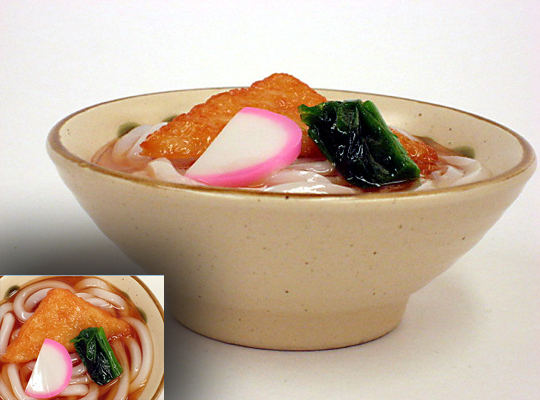 A plastic model of kitsune udon