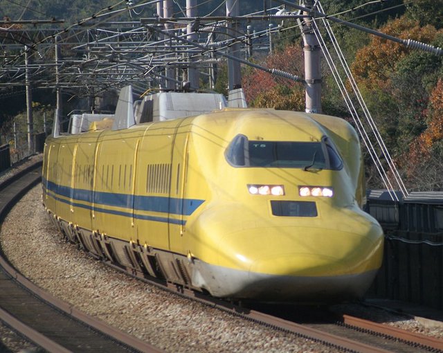 Sanyo Shinkansen Doctor Yellow inspection train