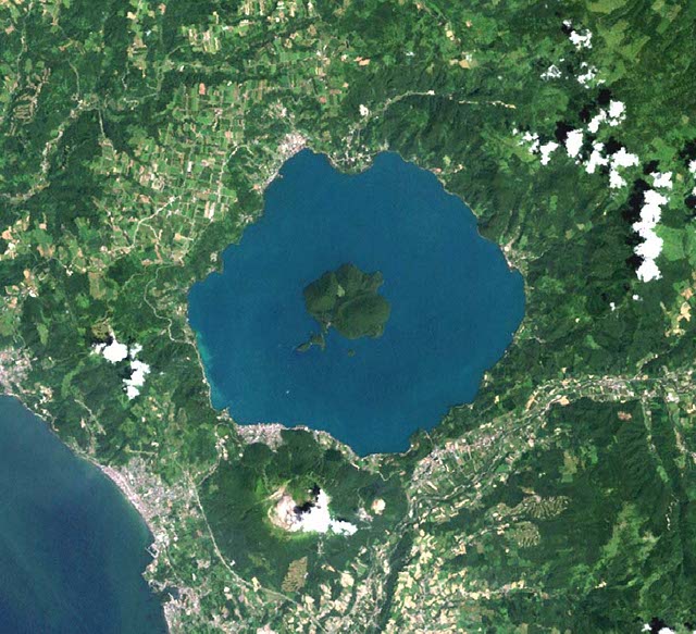 A satellite image of Lake Toya and Usuzan